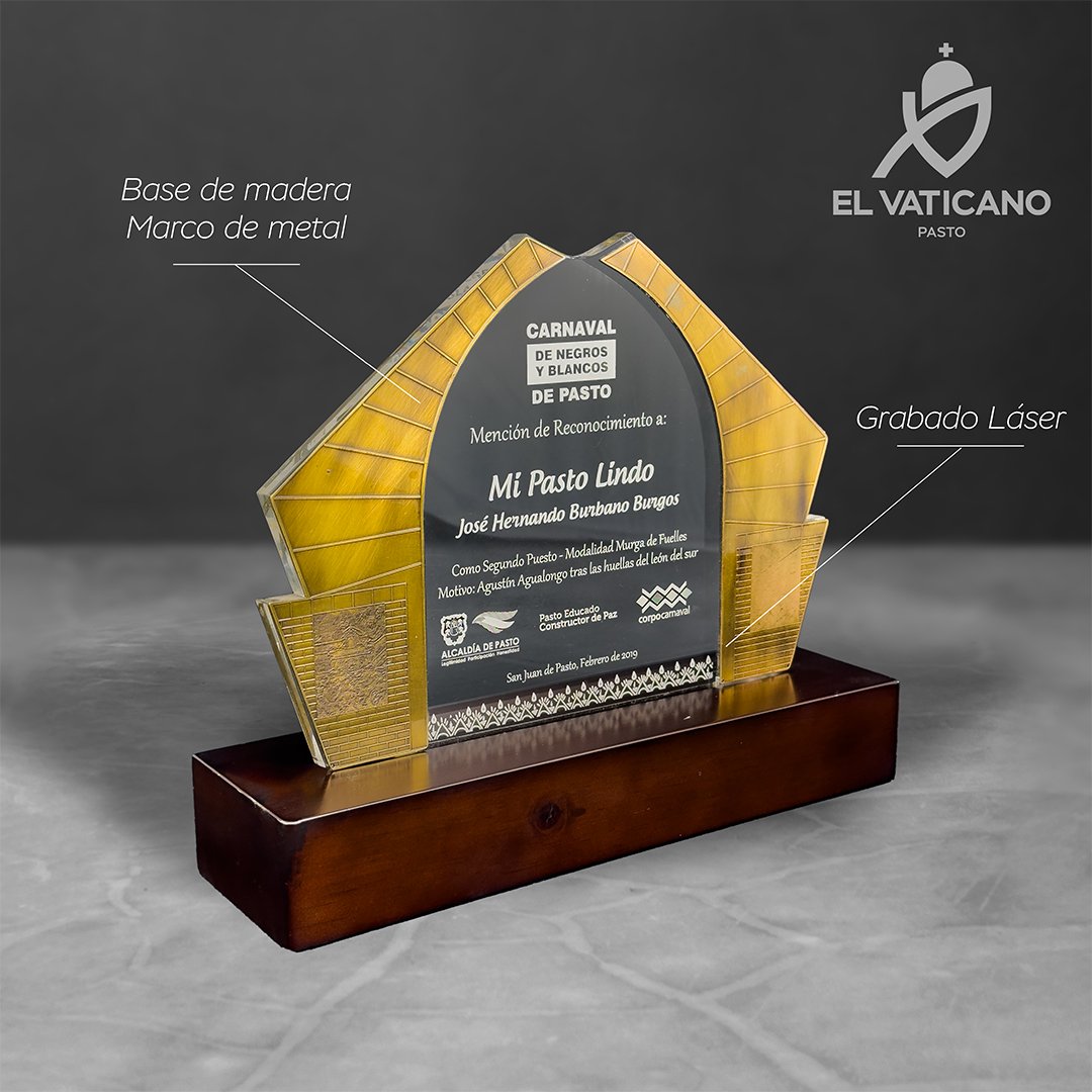 Reconocimiento/Placa Arco Carnaval en acrílico con base de madera