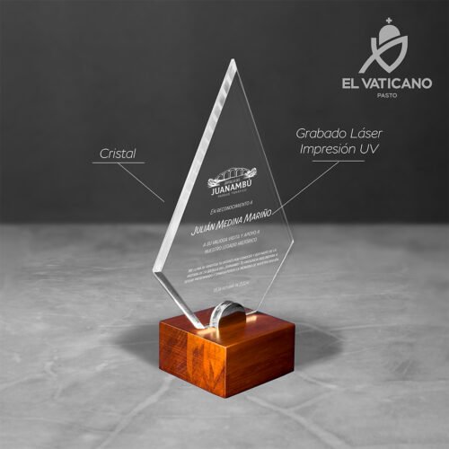 Placa de cristal triangular con base en madera - Imagen 2