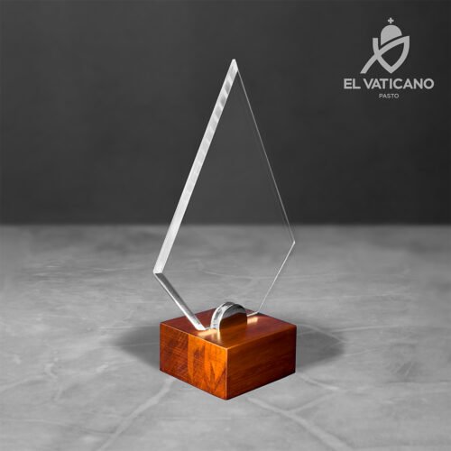 Placa de cristal triangular con base en madera - Imagen 1