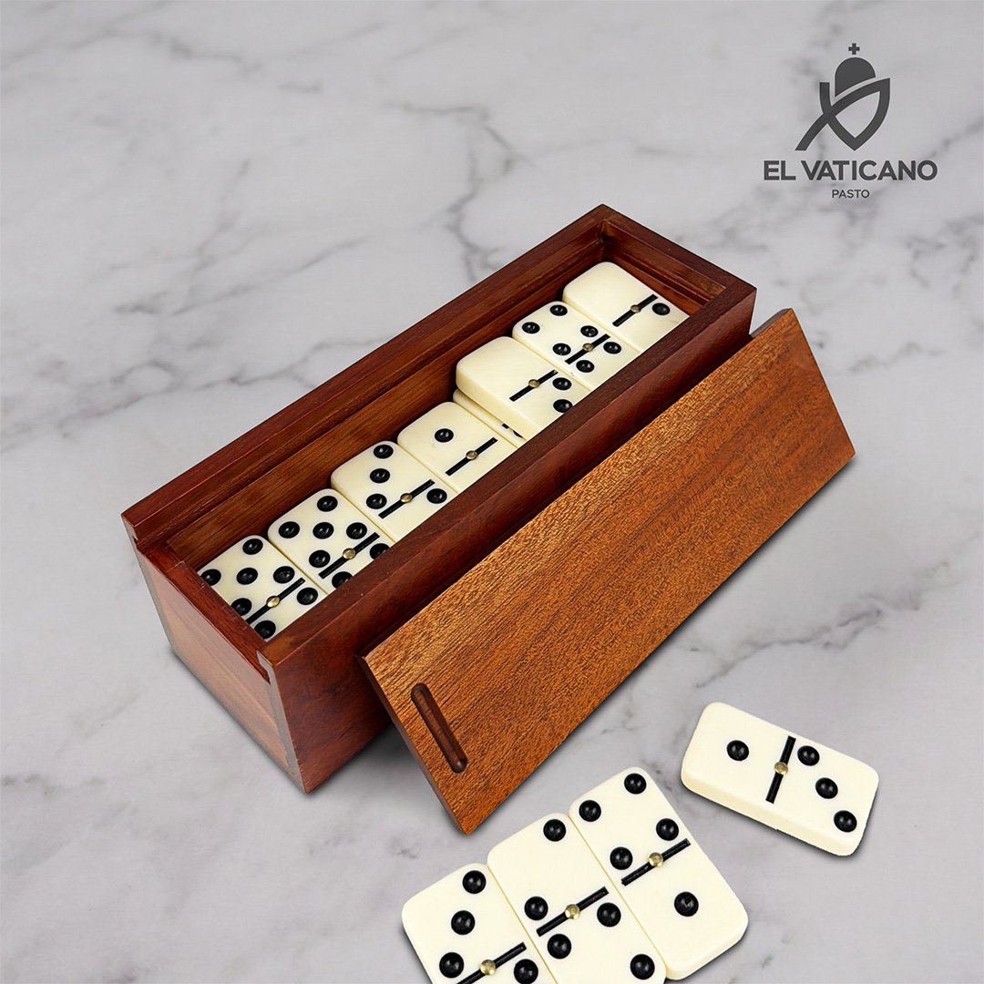 Caja porta dominó