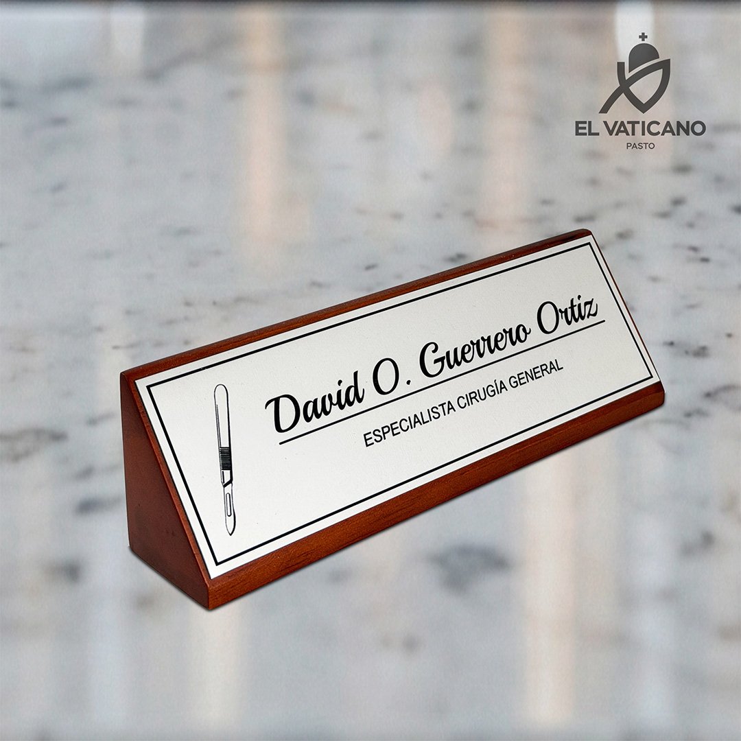 Placa portanombre en madera personalizable