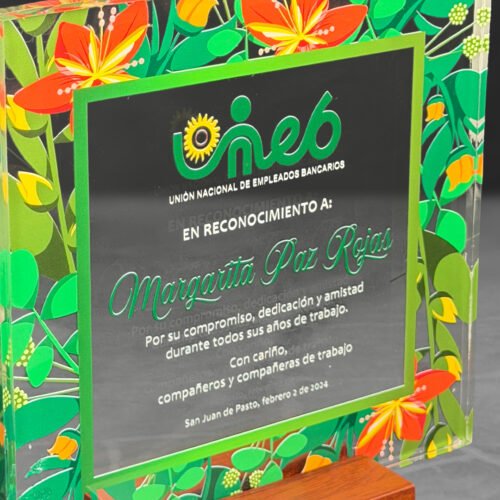 Placa de acrílico cuadrada con base de madera personalizada - Imagen 2