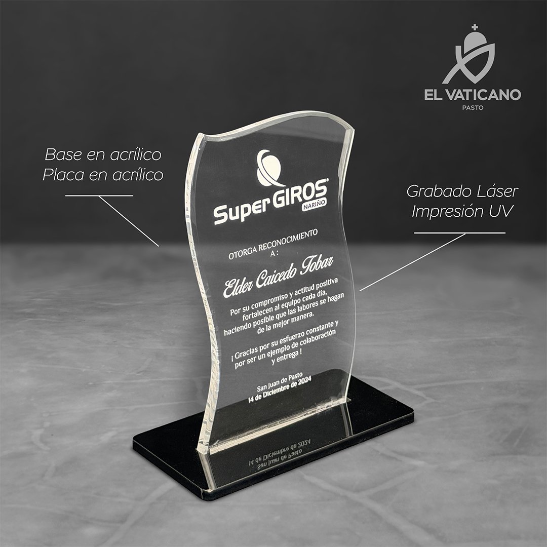 Placa pequeña de acrílico transparente con base en acrílico