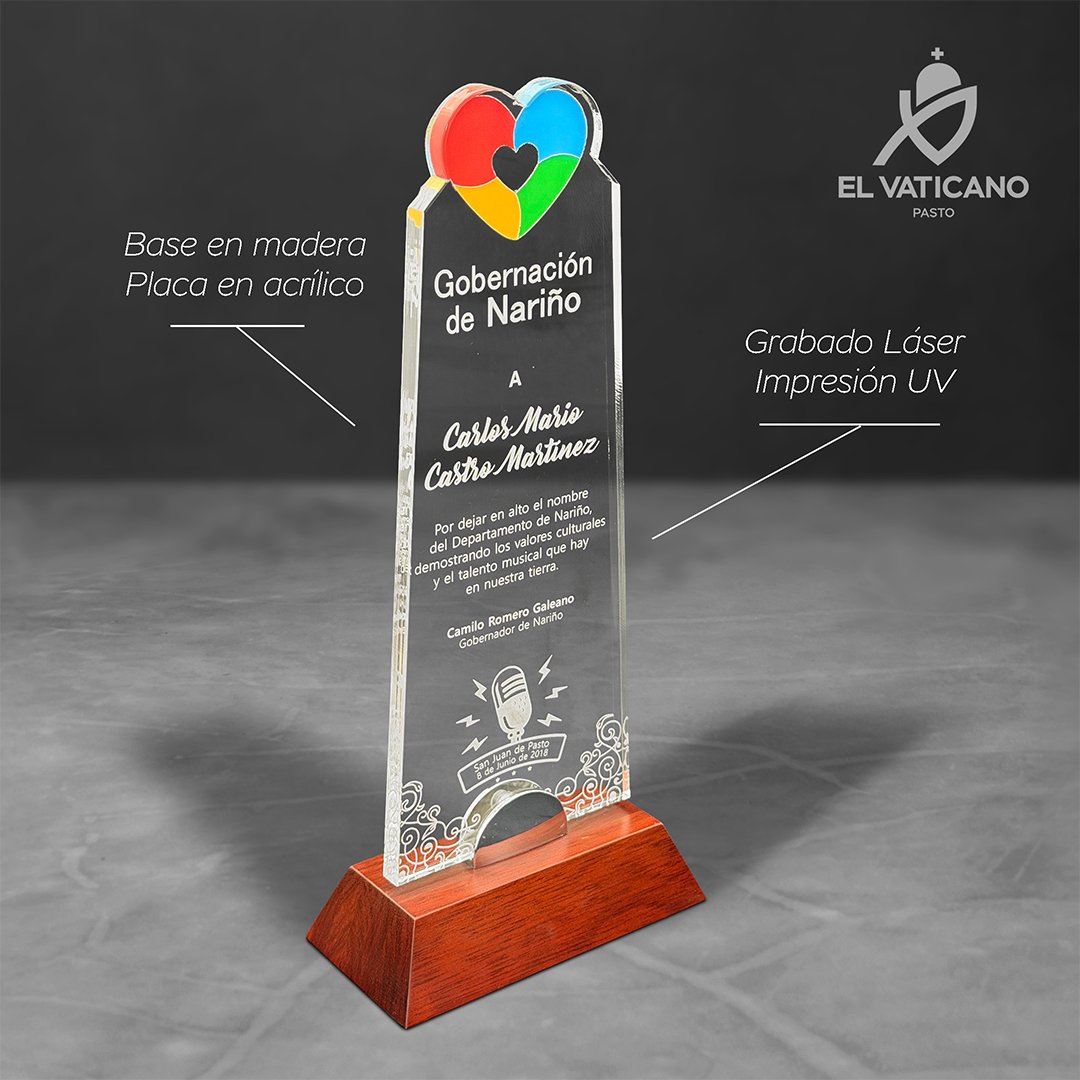 Placa de acrílico tótem con base de madera